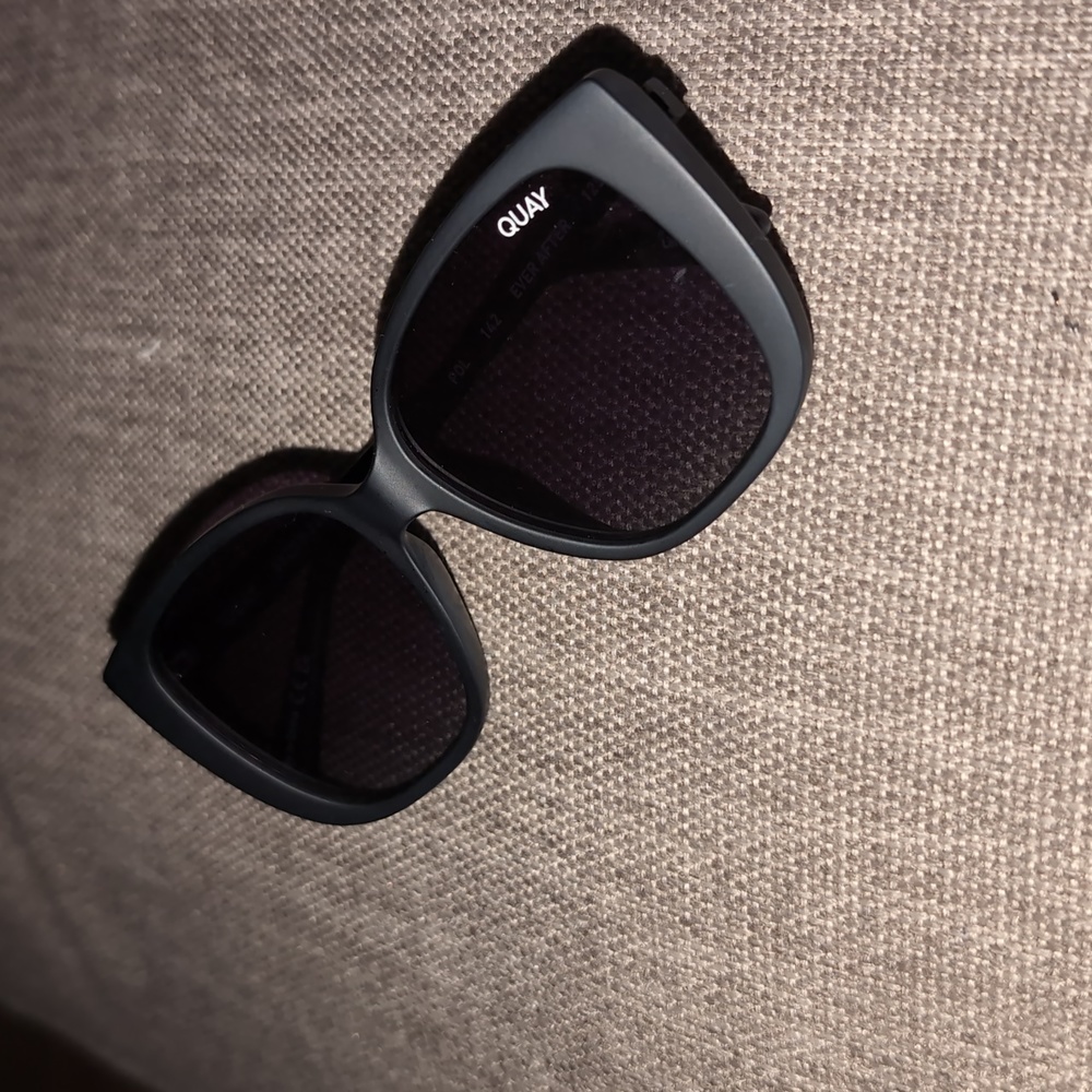 Quay black matte sunglasses